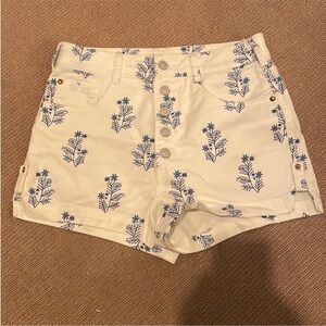 Denim type mini patterned blue and white shorts